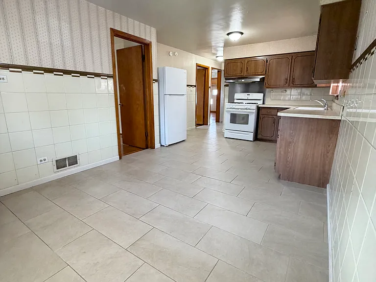 6023 S Parkside Ave — Photo 7