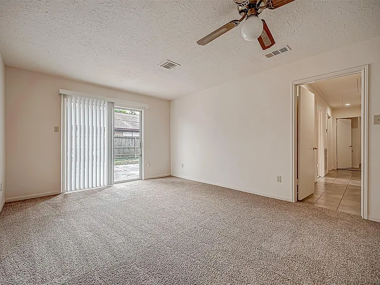 10607 Silkwood Dr — Photo 32