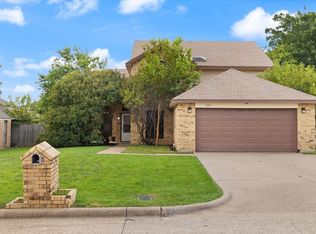 809 Carrington Dr, Arlington, TX 76001