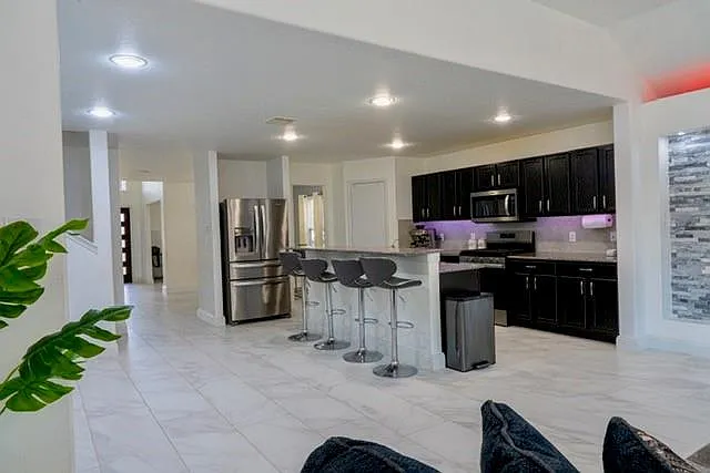 4 bed, 2.5 bath, 2909 sqft, $2,650 — Photo 2