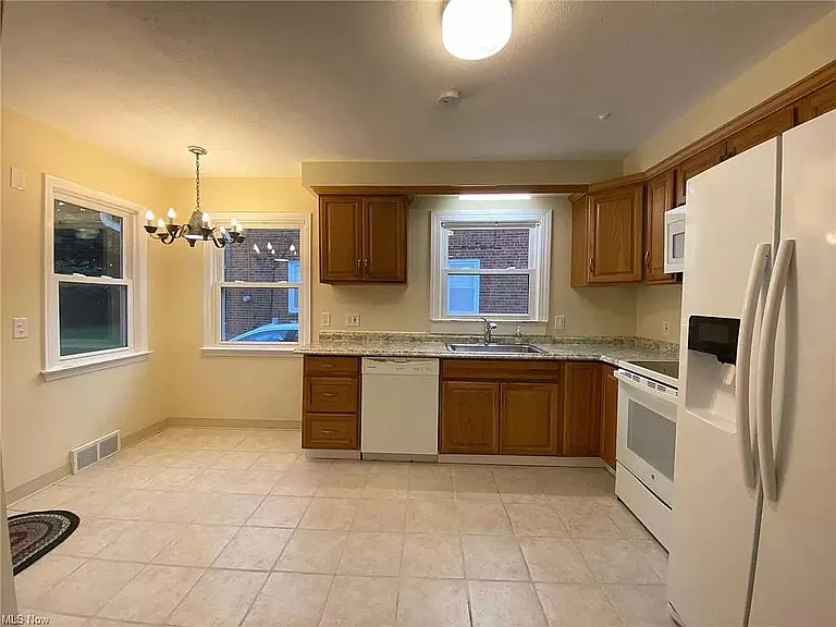 24108 E Silsby Rd — Photo 10