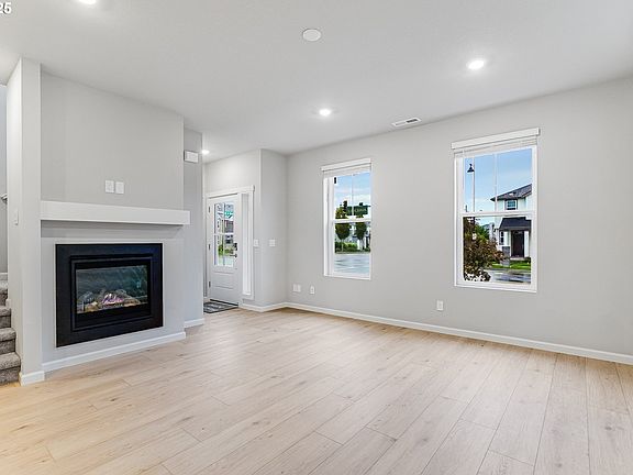 4th image of 3738 SE 83rd Ave