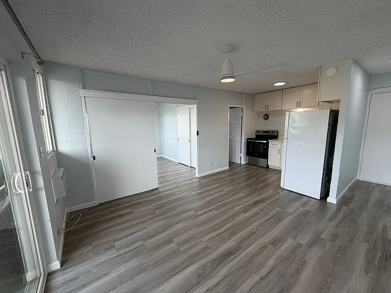 3140 Castle St — Photo 3