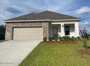11446 Crystal Lake Dr, Gulfport, MS 39503