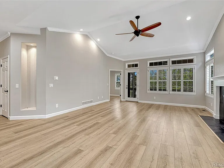 9885 Greensview Cir — Photo 6