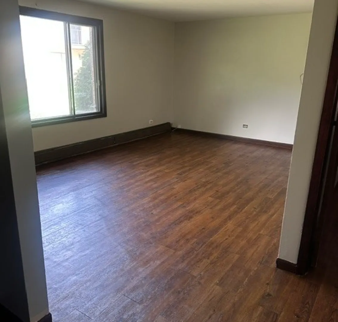 3 bed, 1200 sqft, $2,250 — Photo 2