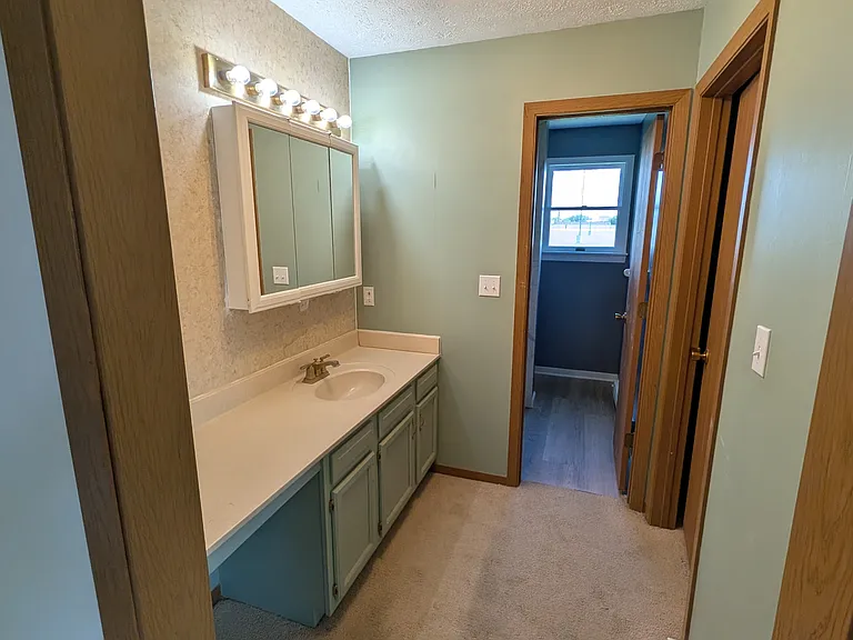 302 Kenyon Dr — Photo 8
