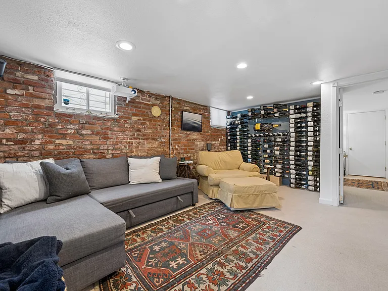 454 N Downing St — Photo 9