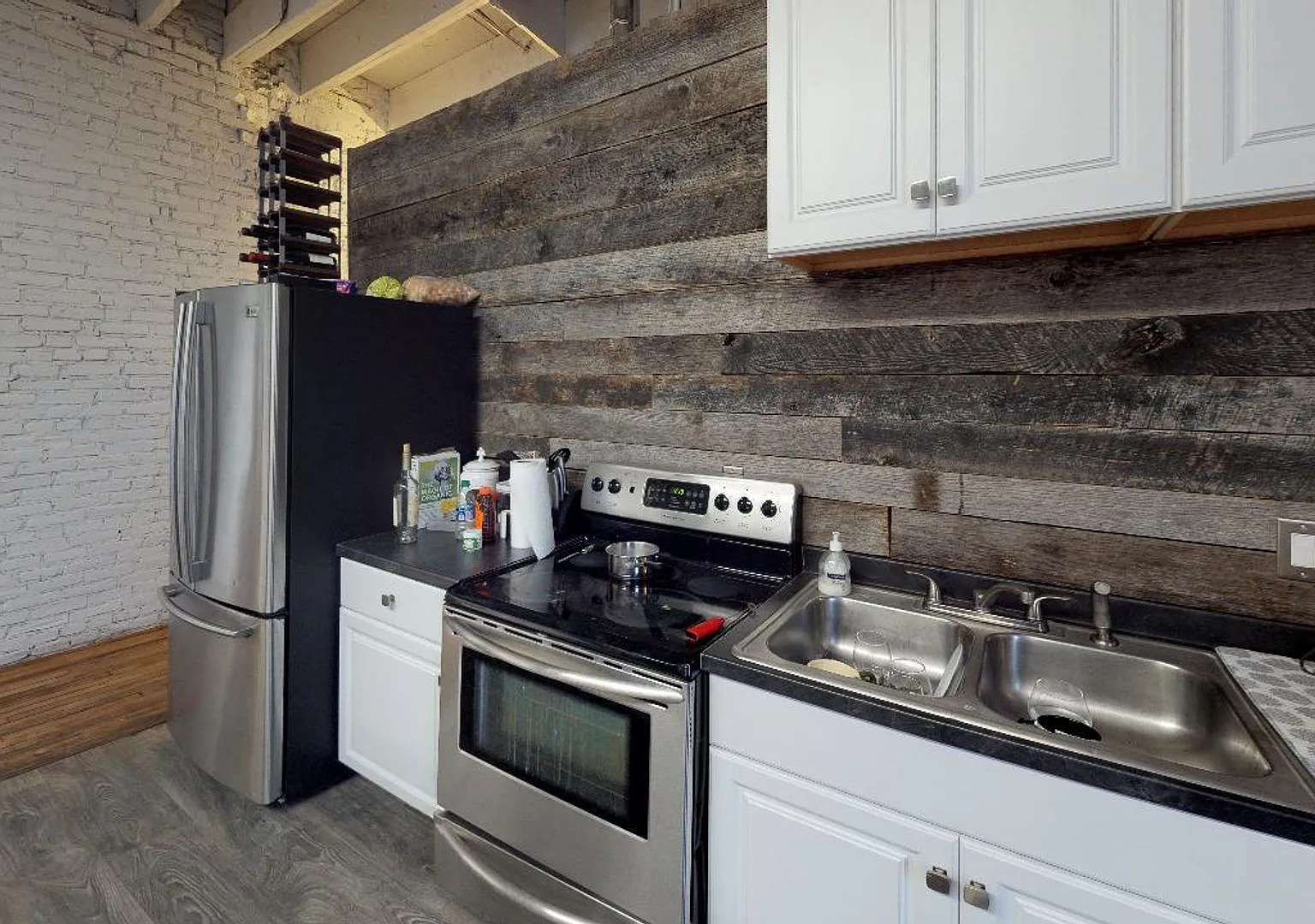 21 N Saginaw St — Photo 2