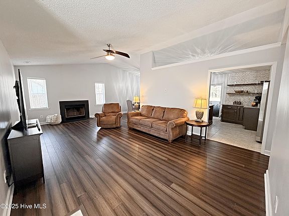 5th image of 1050 Shirley Drive