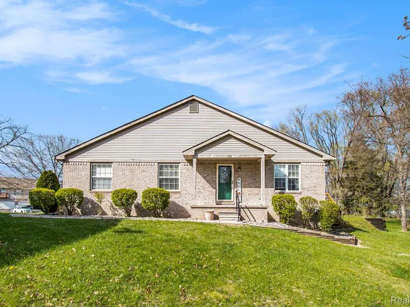 1182 Bay Ct, Holly, MI 48442
