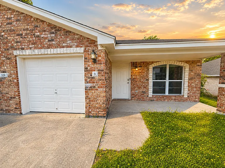 320 Jeff Gordon Dr — Photo 1