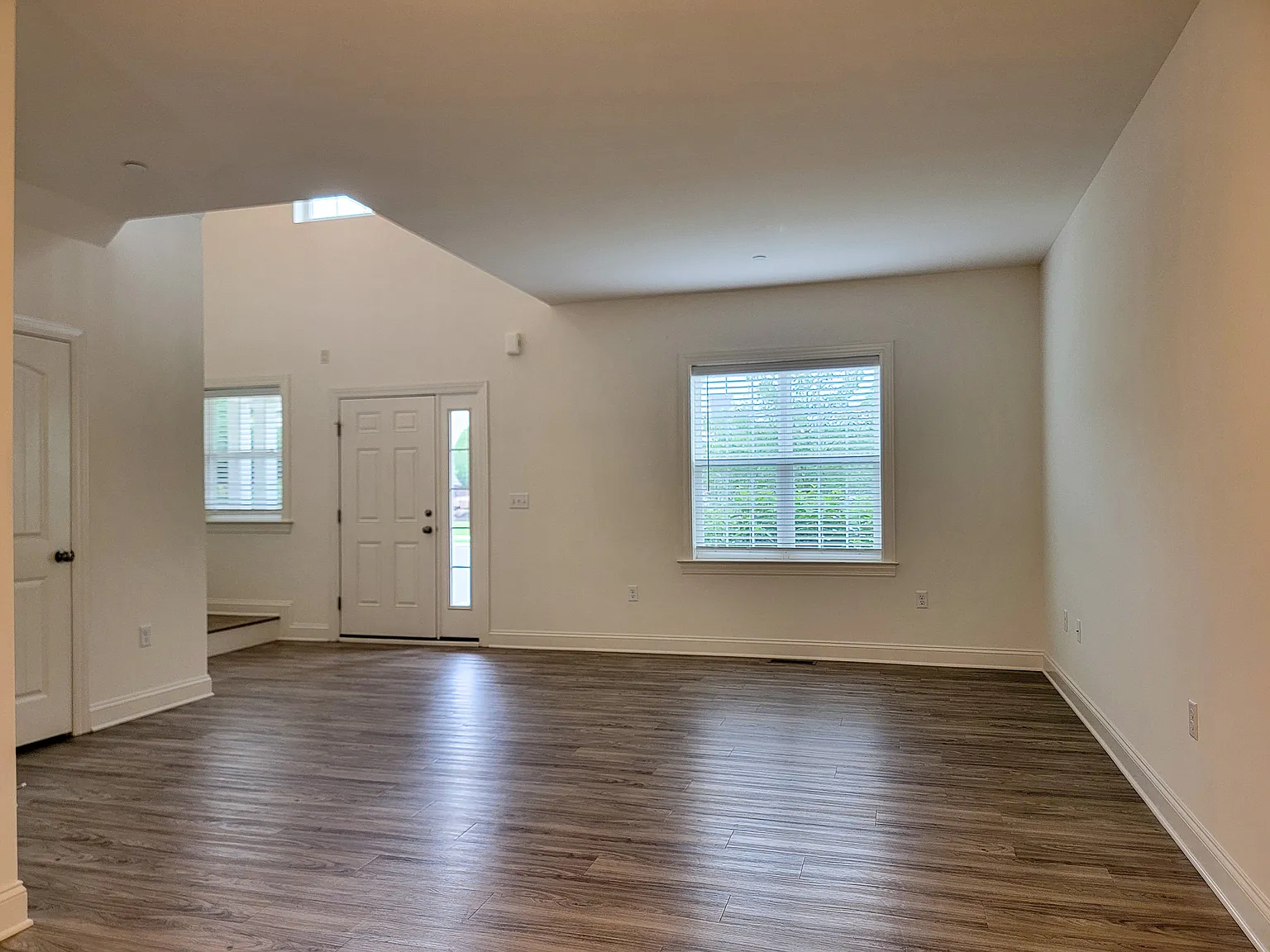 3 bed, 1880 sqft, $2,795 — Photo 4