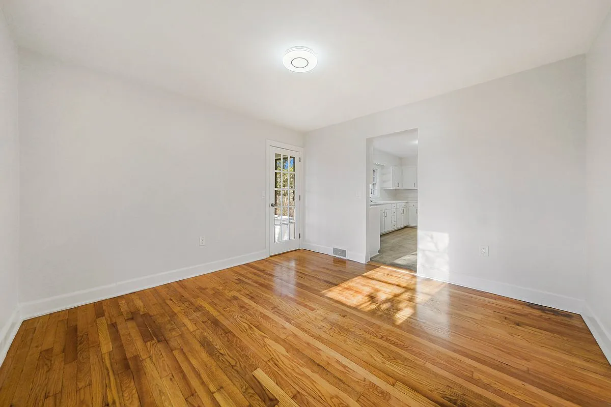 3 bed, 1200 sqft, $3,200 — Photo 3