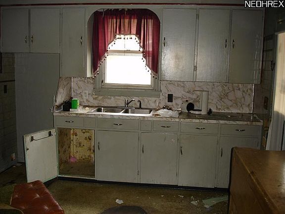 5th image of 1006 Arch St