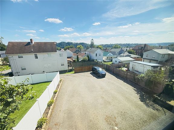 4th image of 606 E 10th Ave