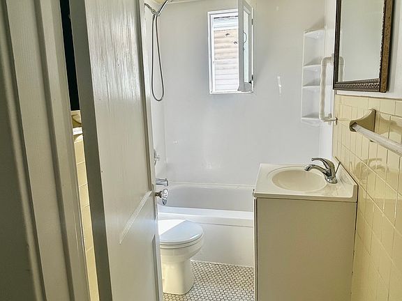 3rd image of 60 Shoreham Pkwy #2