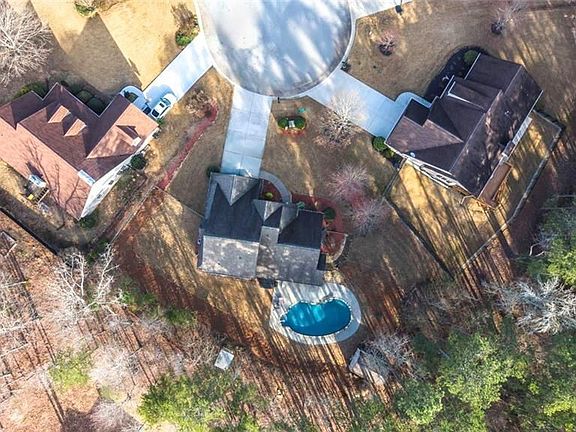 4th image of 824 Vicki Cir