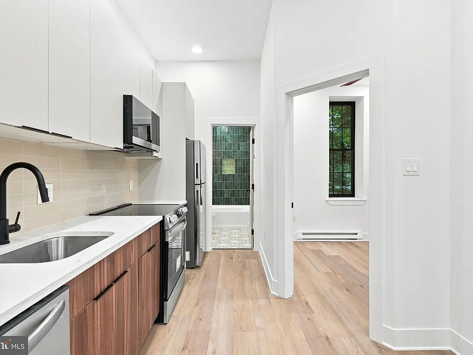 3206 Dauphin St #1