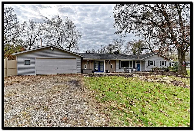 323 Wood St photo 1