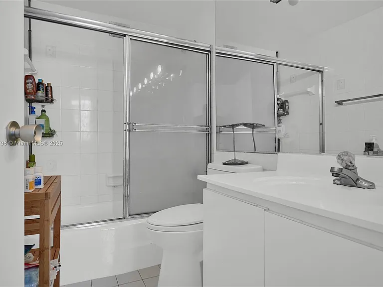 999 Brickell Bay Dr — Photo 4