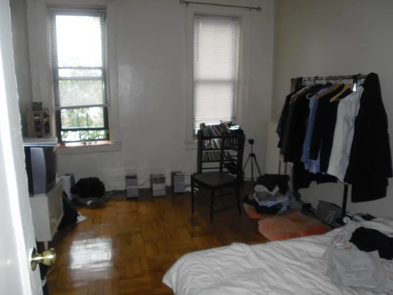 857 42nd St — Photo 3