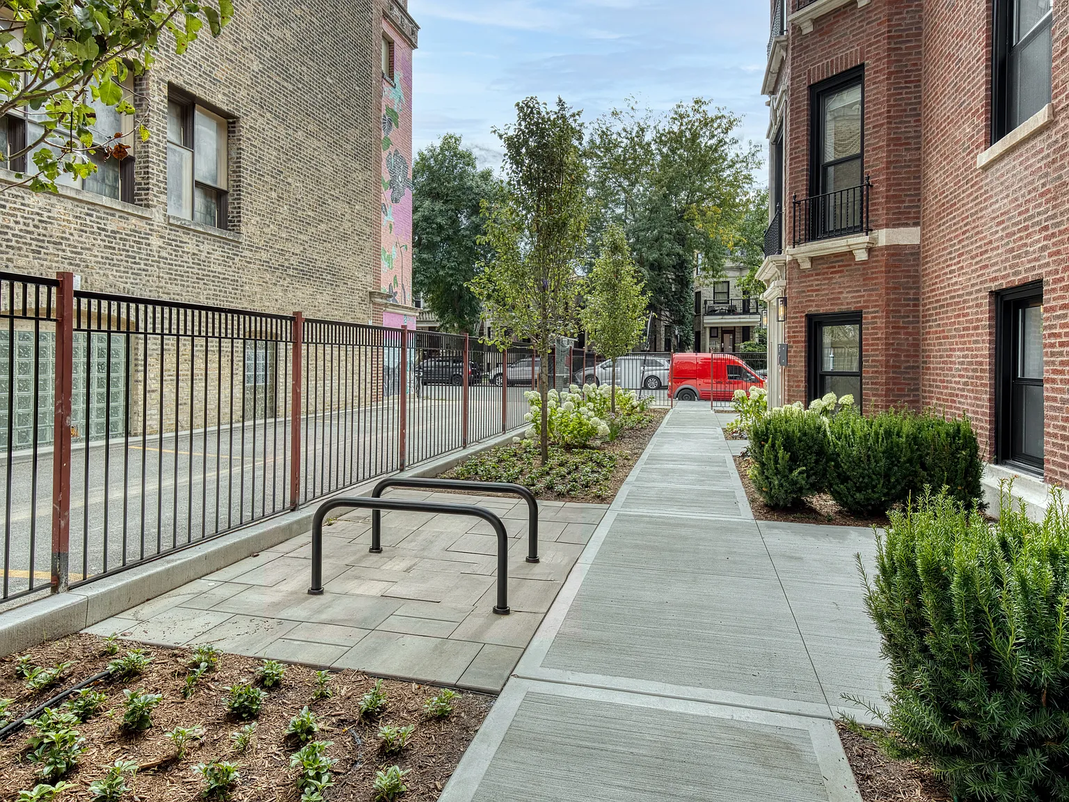 1248-1252 W Addison St - 1250 1A — Photo 3