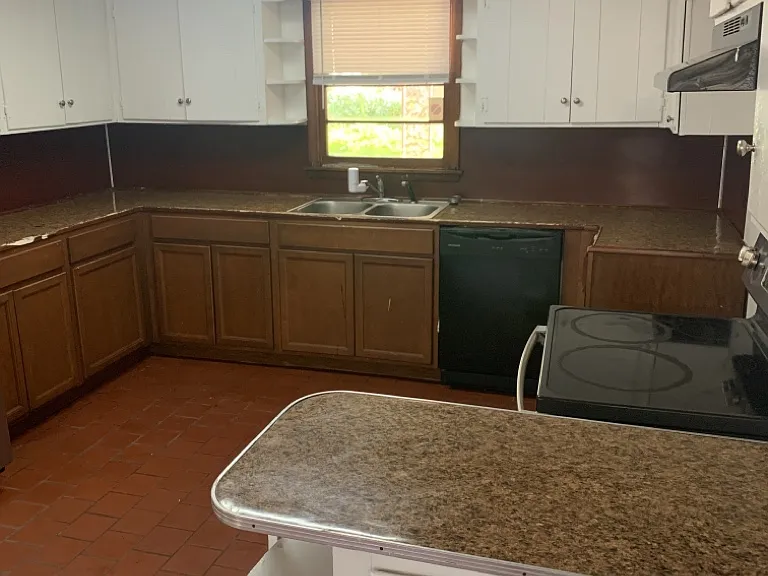 1419 Beaumont Dr — Photo 4