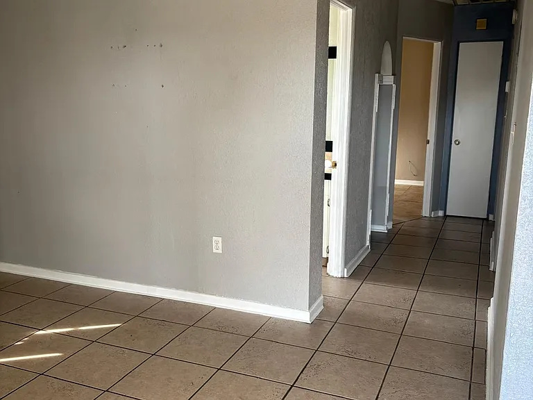2105 Edwin St NE — Photo 5