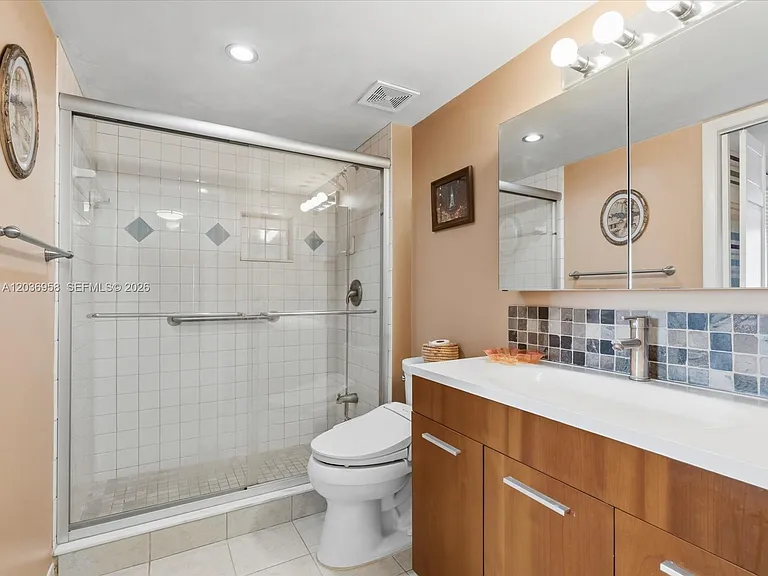 3588 Collins Ave #504 — Photo 15