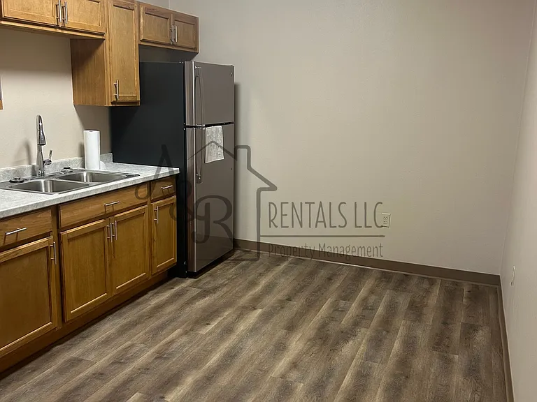 720 N Broadway St — Photo 5