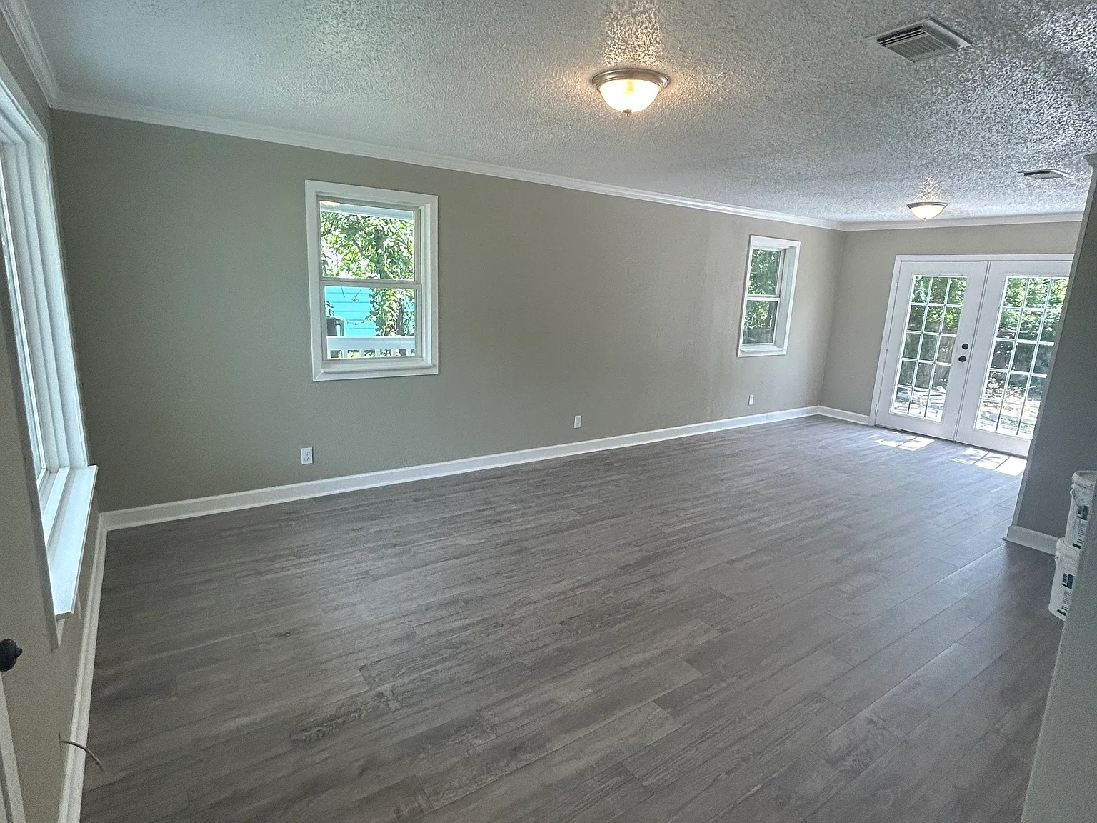 3 bed, 2.5 bath, 1620 sqft, $2,000 — Photo 2