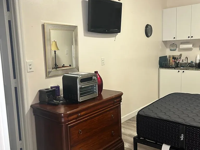 1331 NE 41st Pl — Photo 3