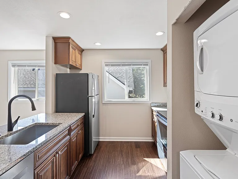 Park Place Apartments — Photo 2