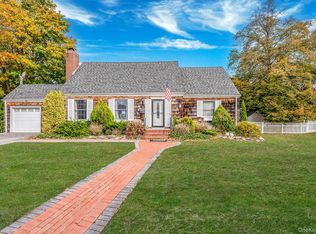 50 Mole Pl, Amityville, NY 11701