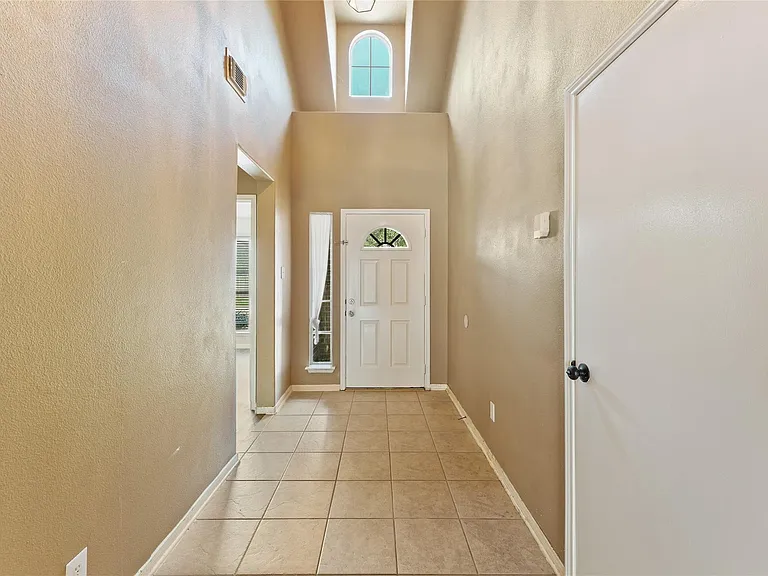 18223 Maple Arbor Ct — Photo 2