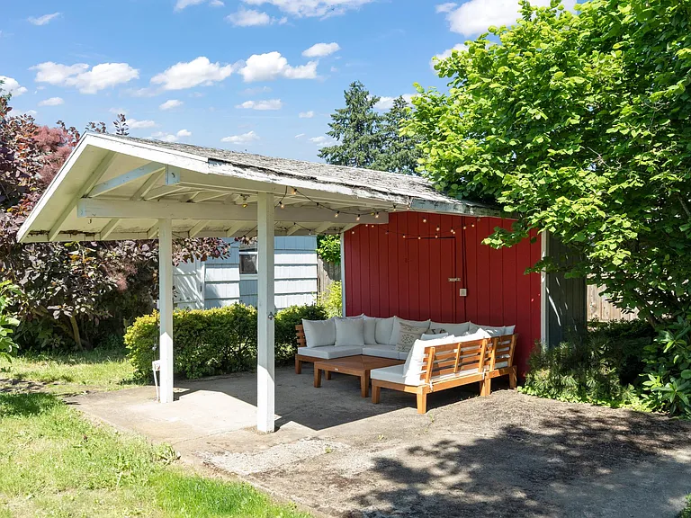 2644 N Baldwin St — Photo 23