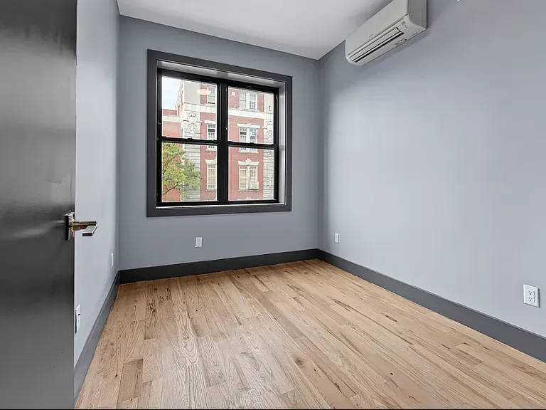 543 Albany Ave #2I — Photo 3