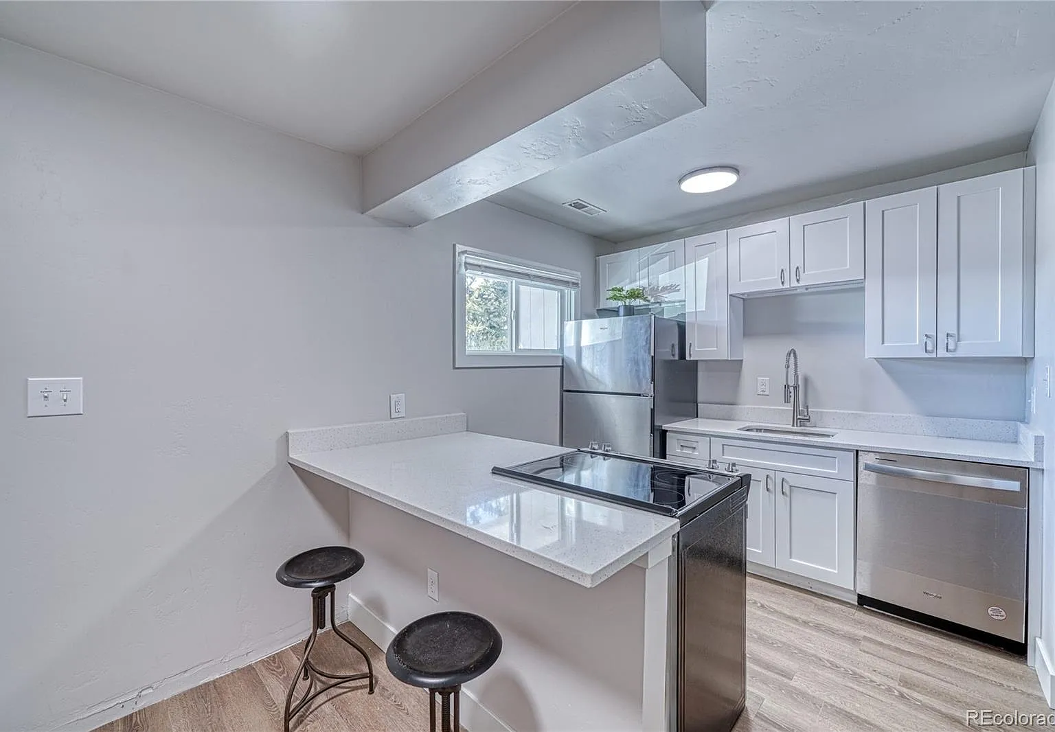 2 bed, 1.0 bath, 897 sqft, $2,500 — Photo 1