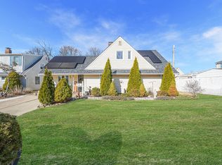 89 Barrister Rd, Levittown, NY 11756