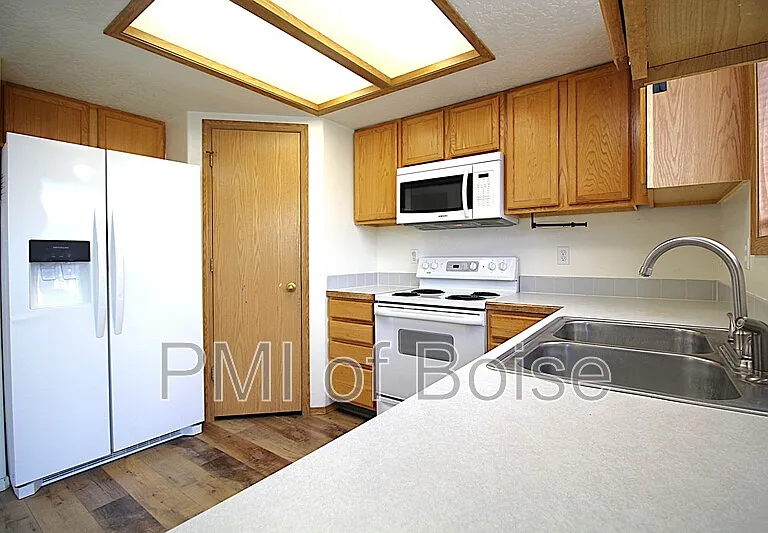 521 Stony Meadow Dr — Photo 6