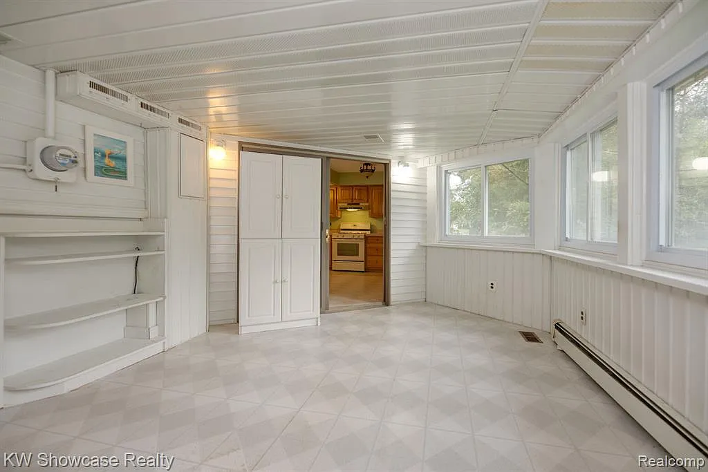 4 bed, 1.5 bath, 1539 sqft, $2,300 — Photo 3