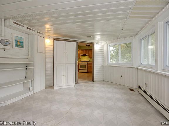 3rd image of 2260 Benstein Rd