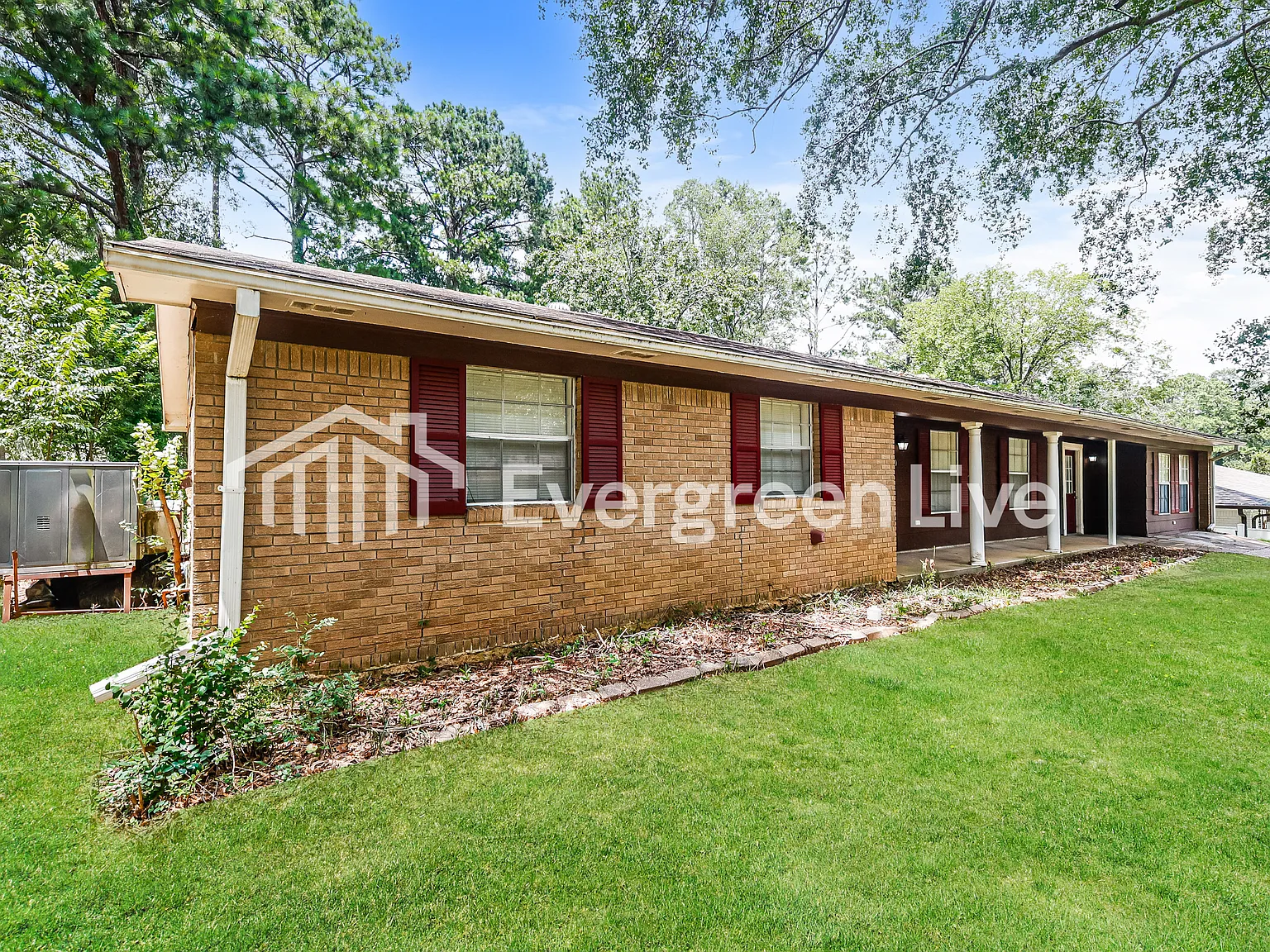 3 bed, 2.0 bath, 2300 sqft, $1,745 — Photo 2