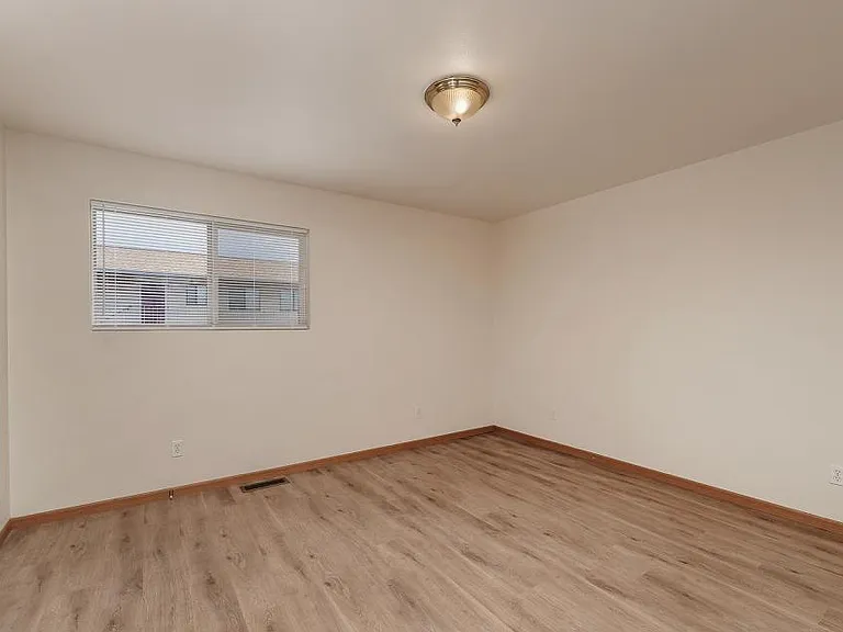 504 Josephine Dr #UPSTAIRS — Photo 4