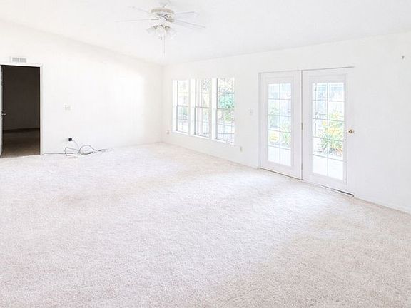 3rd image of 2050 Springfield Dr