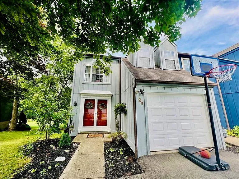 26 Monmouth Dr — Photo 1