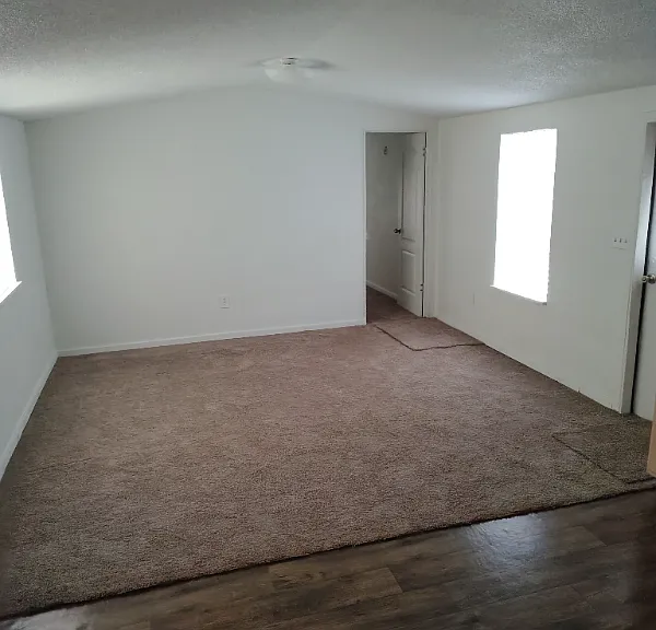 128 SE Guinevere Ct — Photo 6