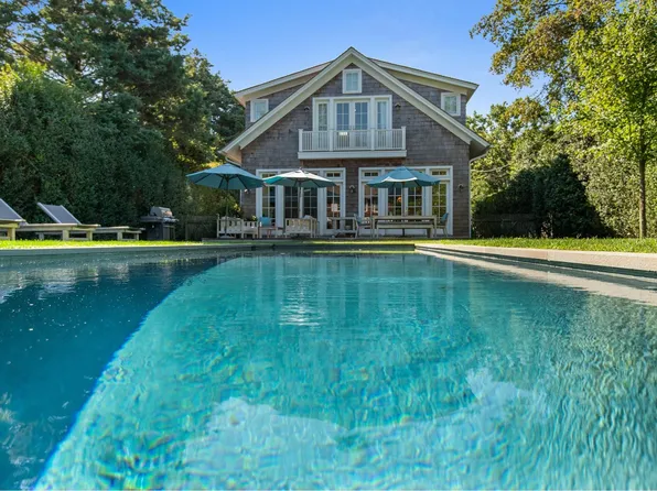 135 Toylsome Ln, Southampton, NY 11968