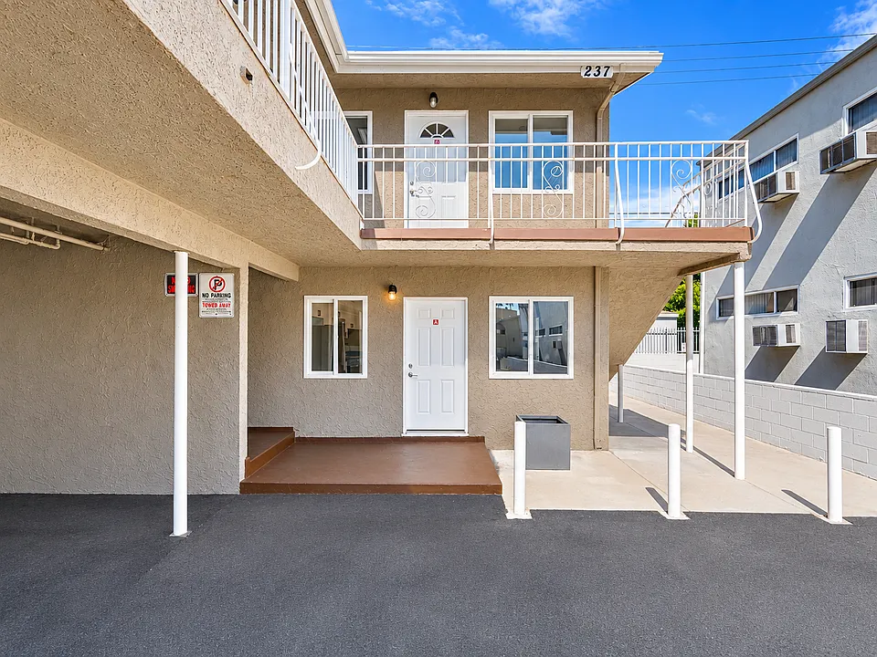 237 W Tujunga Ave #A